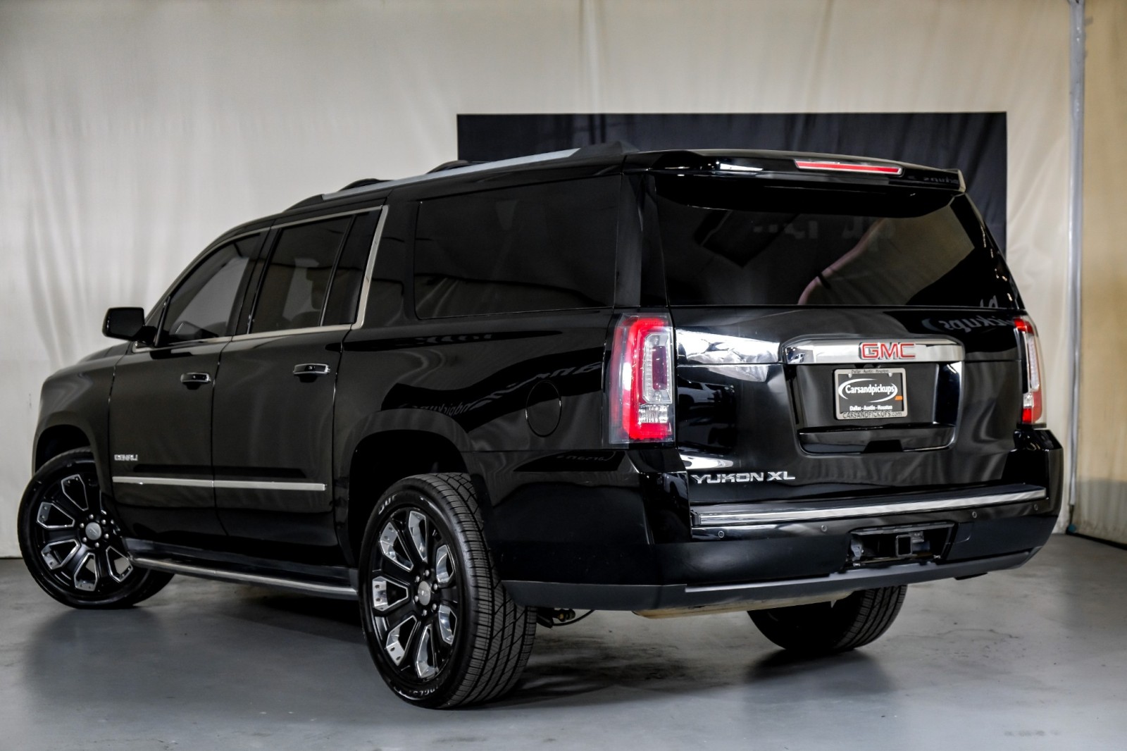 2016 GMC Yukon XL Denali 10