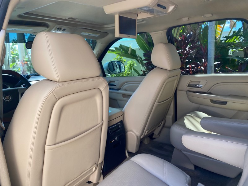 2013 Cadillac Escalade Luxury 1 OWNER LOW MILES 70,251 in ,