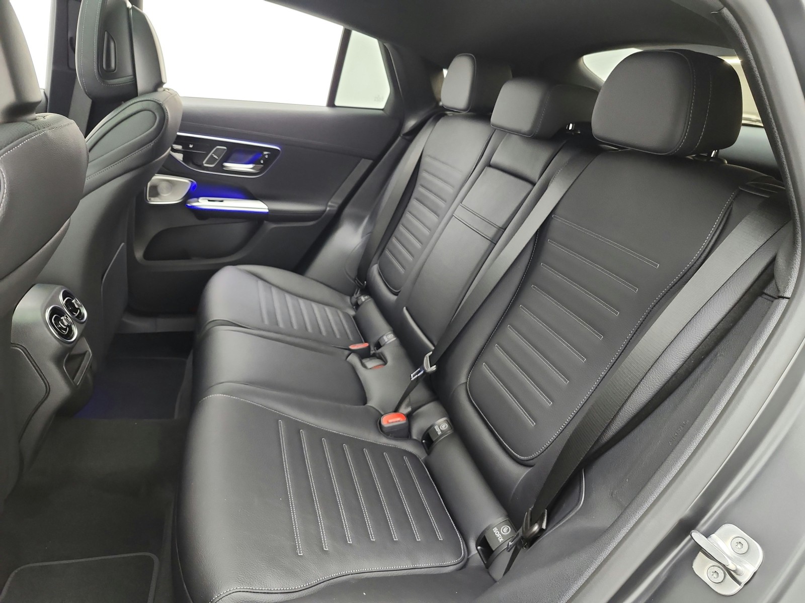 New 2026 MANUFAKTUR Graphite Grey Magno Mercedes-Benz GLC 300 4MATIC® Coupe image 11
