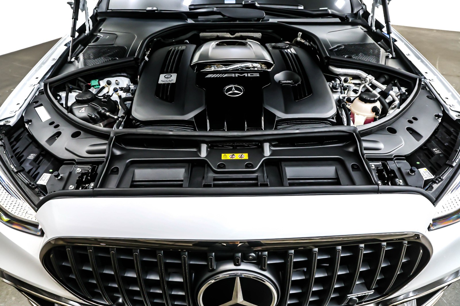 New 2026 MANUFAKTUR Moonlight White Metallic Mercedes-Benz AMG® S 63 E image 11