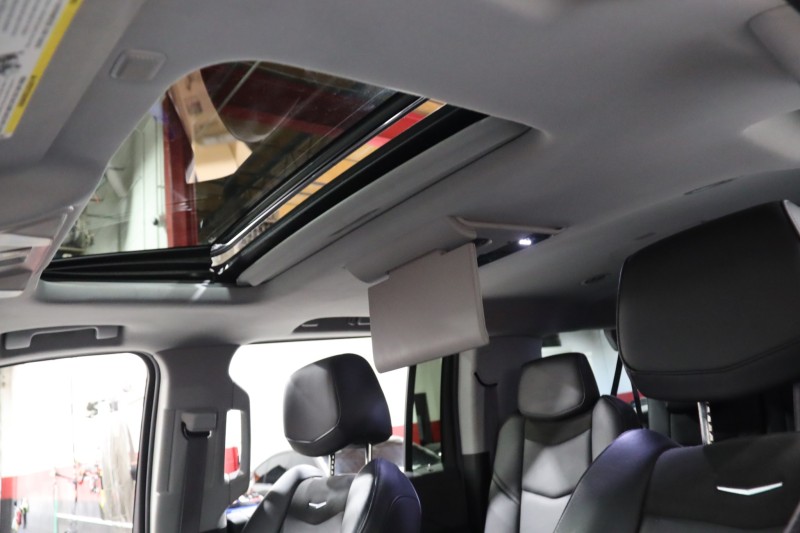 2016 Cadillac Escalade ESV Luxury Collection 4WD 4dr Suv in , 