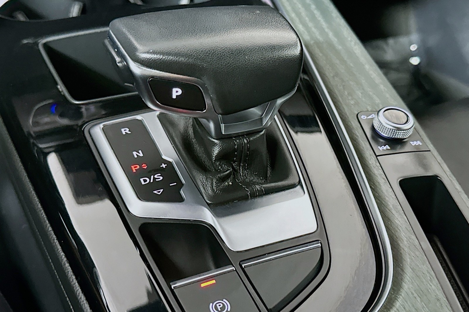 Used 2023 Mythos Black Metallic Audi S line Premium image 7