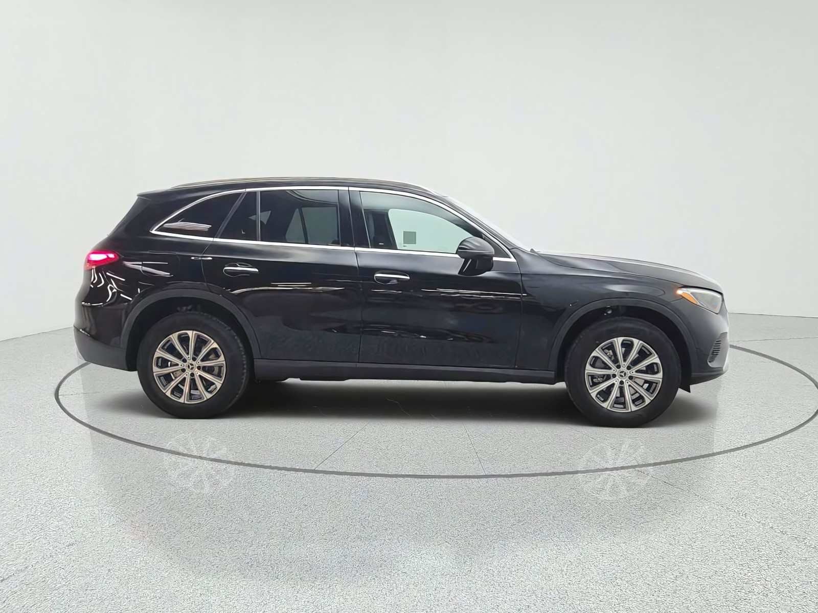 New 2027 Black Mercedes-Benz GLC 300 SUV image 4