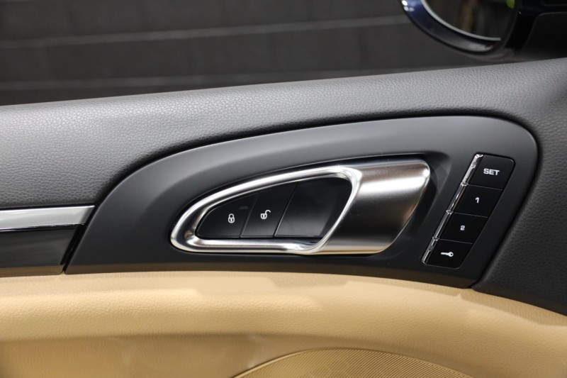 2016 Porsche Cayenne S E-Hybrid 4dr Suv in ,