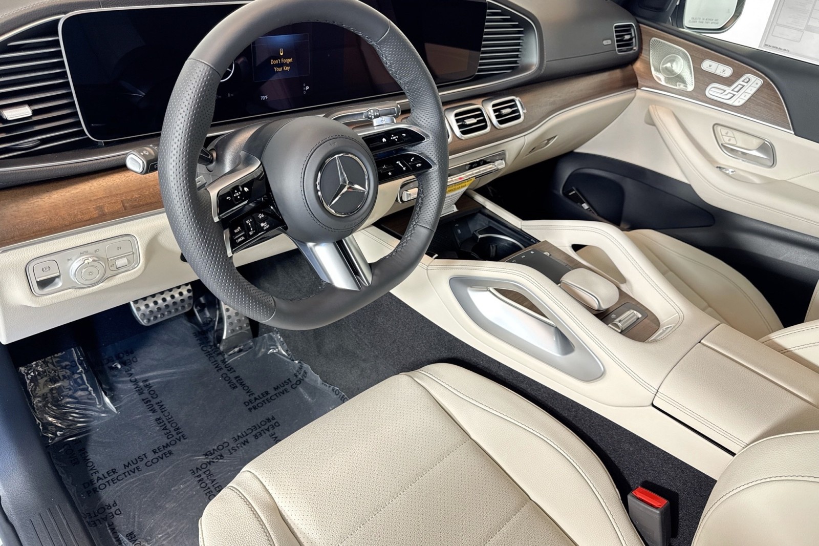 New 2026 MANUFAKTUR Moonlight White Metallic Mercedes-Benz GLS 450 4MATIC® SUV image 9
