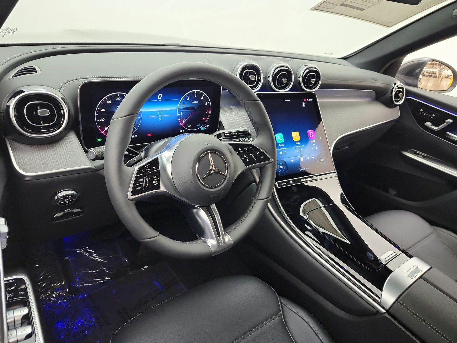 New 2027 Graphite Grey Metallic Mercedes-Benz GLC 300 4MATIC® SUV image 10