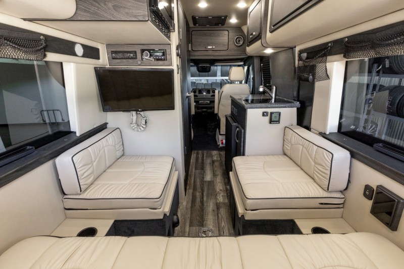 2019 Mercedes-Benz Sprinter 2500 Crew LUXURY RV Midwest Automotive Designs Daycruiser 144 4x4 in , 