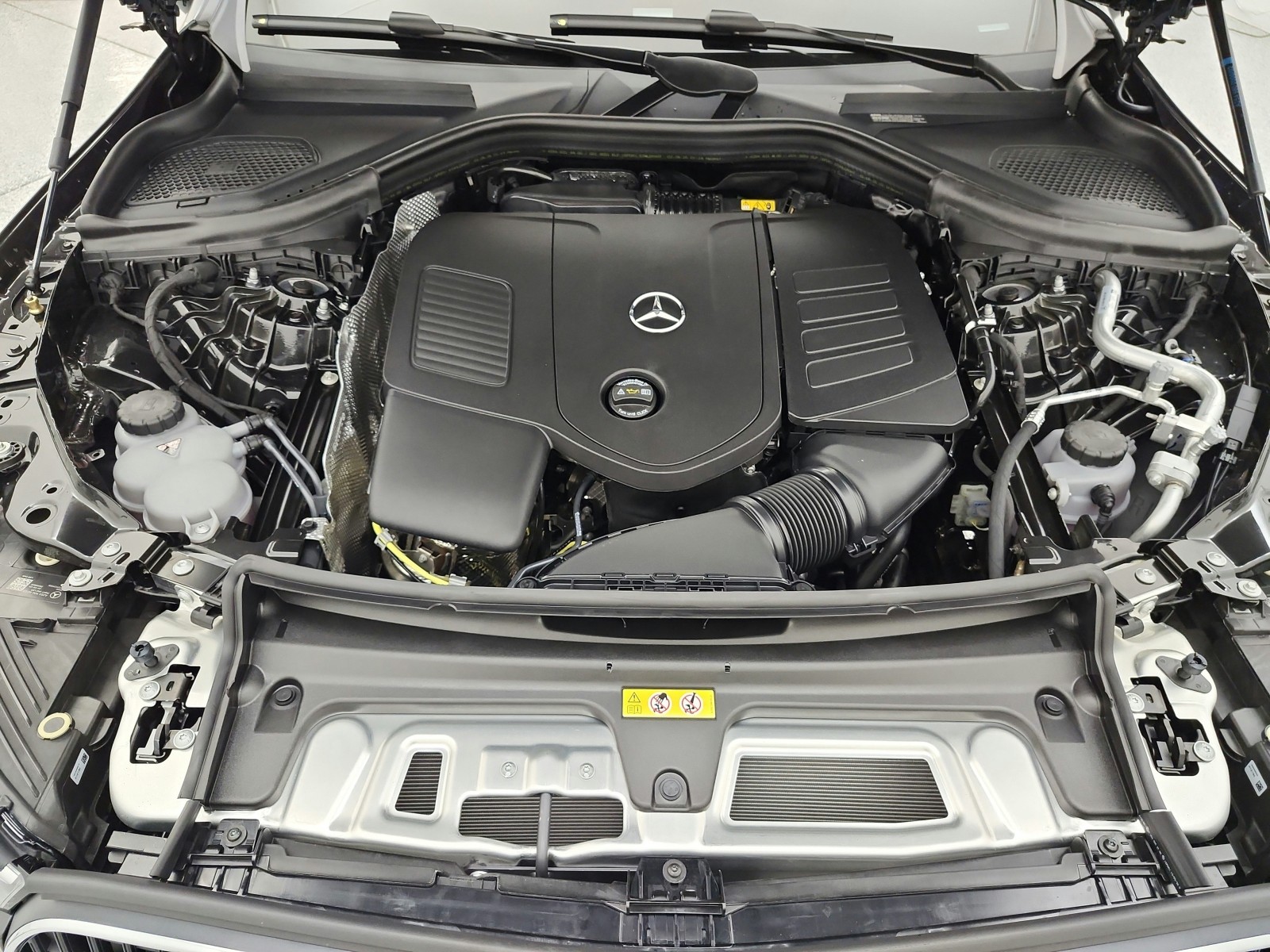 New 2027 Graphite Grey Metallic Mercedes-Benz GLC 300 4MATIC® SUV image 12