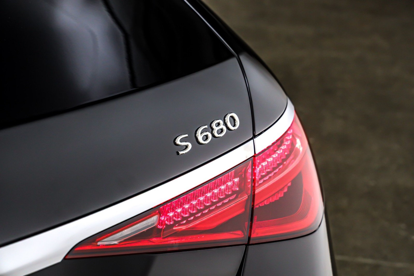 New 2026 Obsidian Black Metallic Mercedes-Benz Maybach S 680 image 9