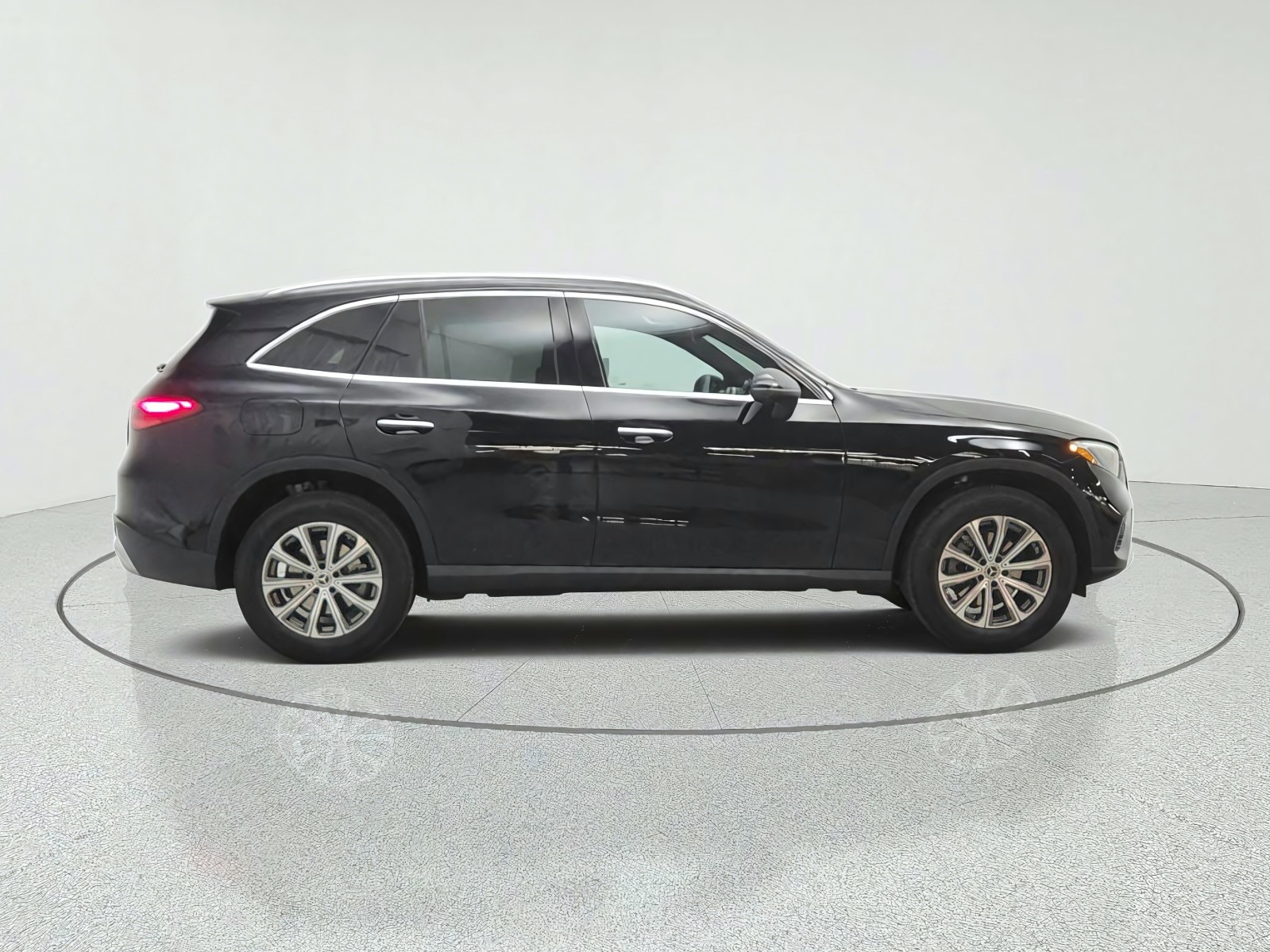 New 2027 Black Mercedes-Benz GLC 300 SUV image 4