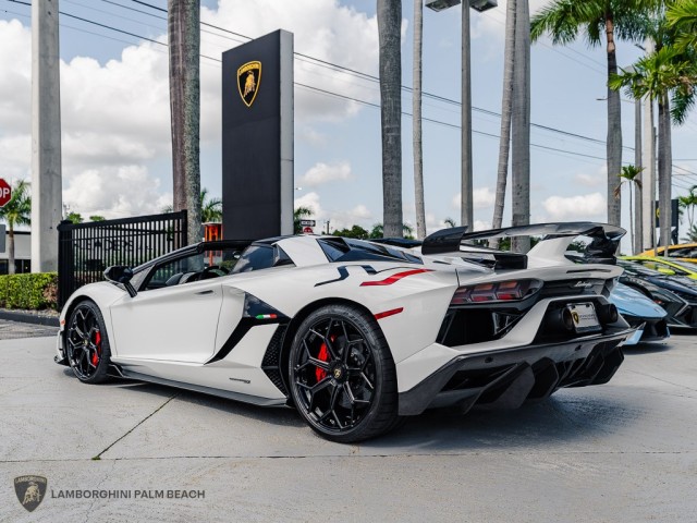 Lamborghini Aventador SVJ