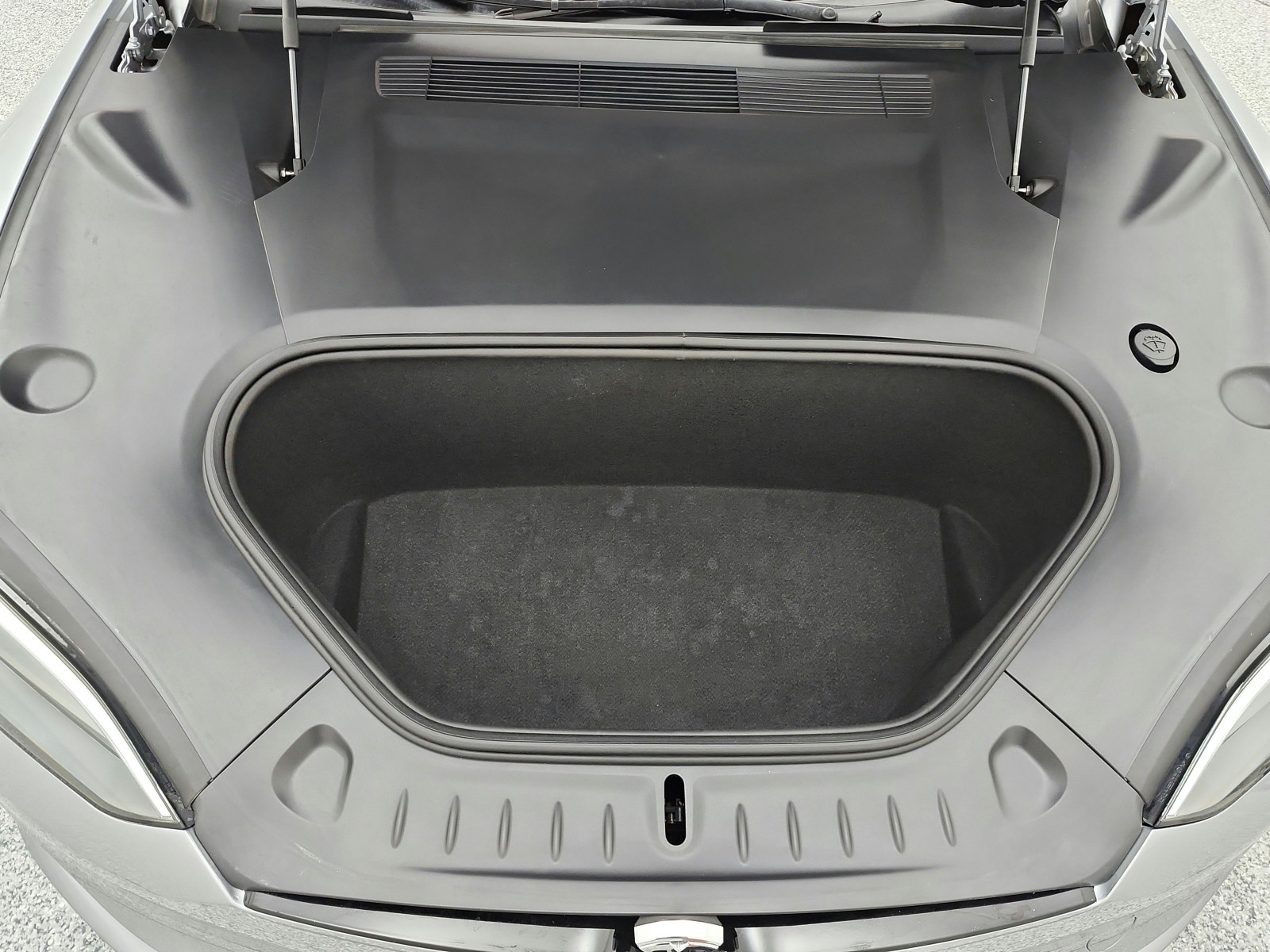 Used 2025 Lunar Silver Tesla Plaid image 15