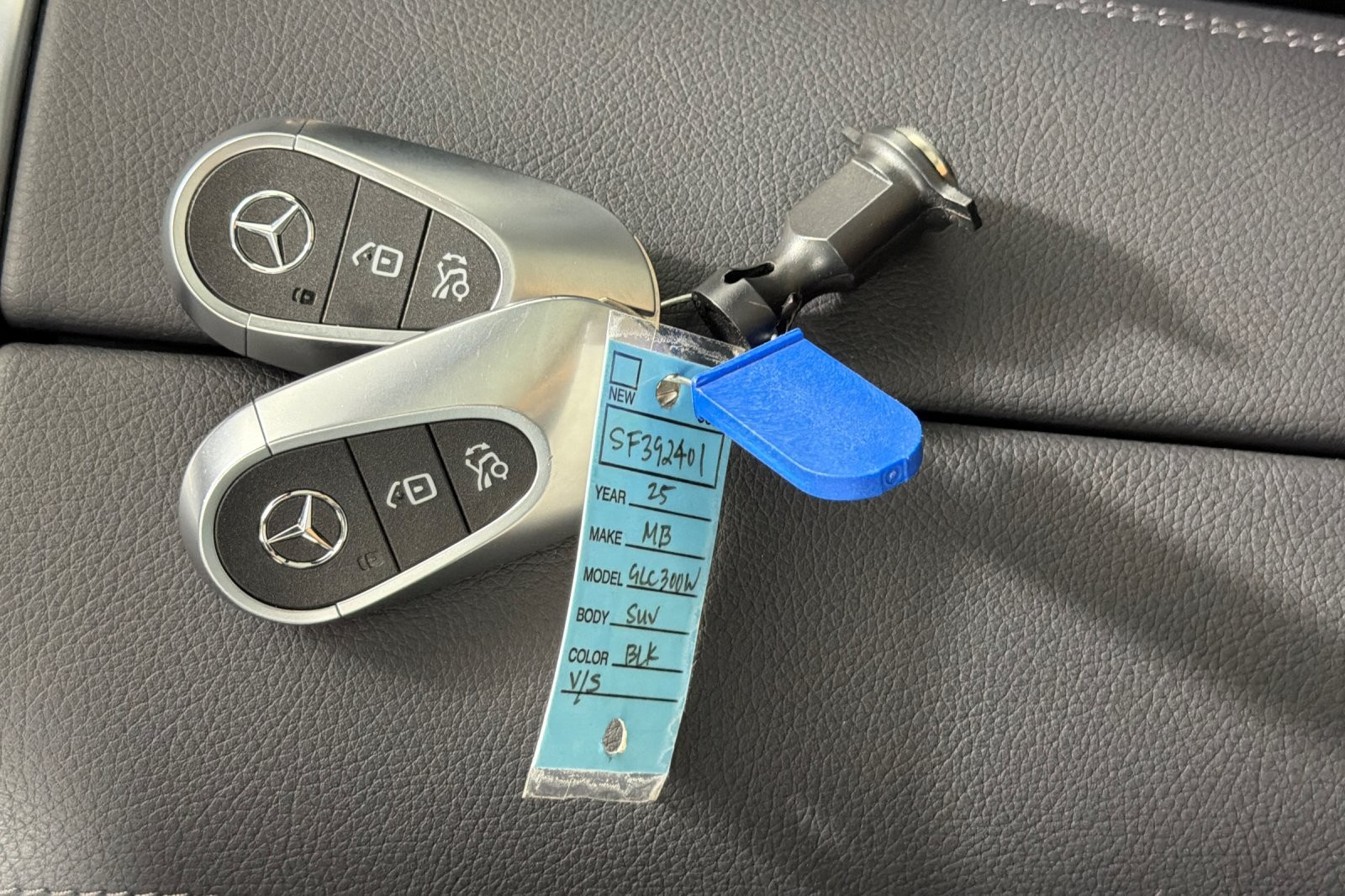 Used 2025 Black Mercedes-Benz GLC 300 SUV image 24