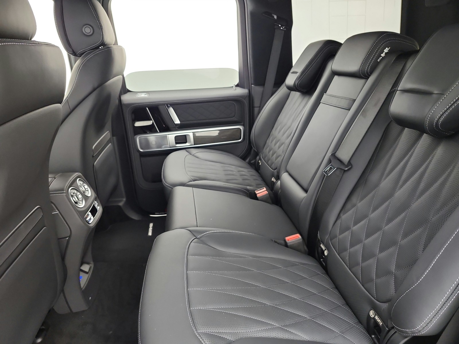 New 2026 MANUFAKTUR Moonlight White Metallic Mercedes-Benz AMG® G 63 image 11