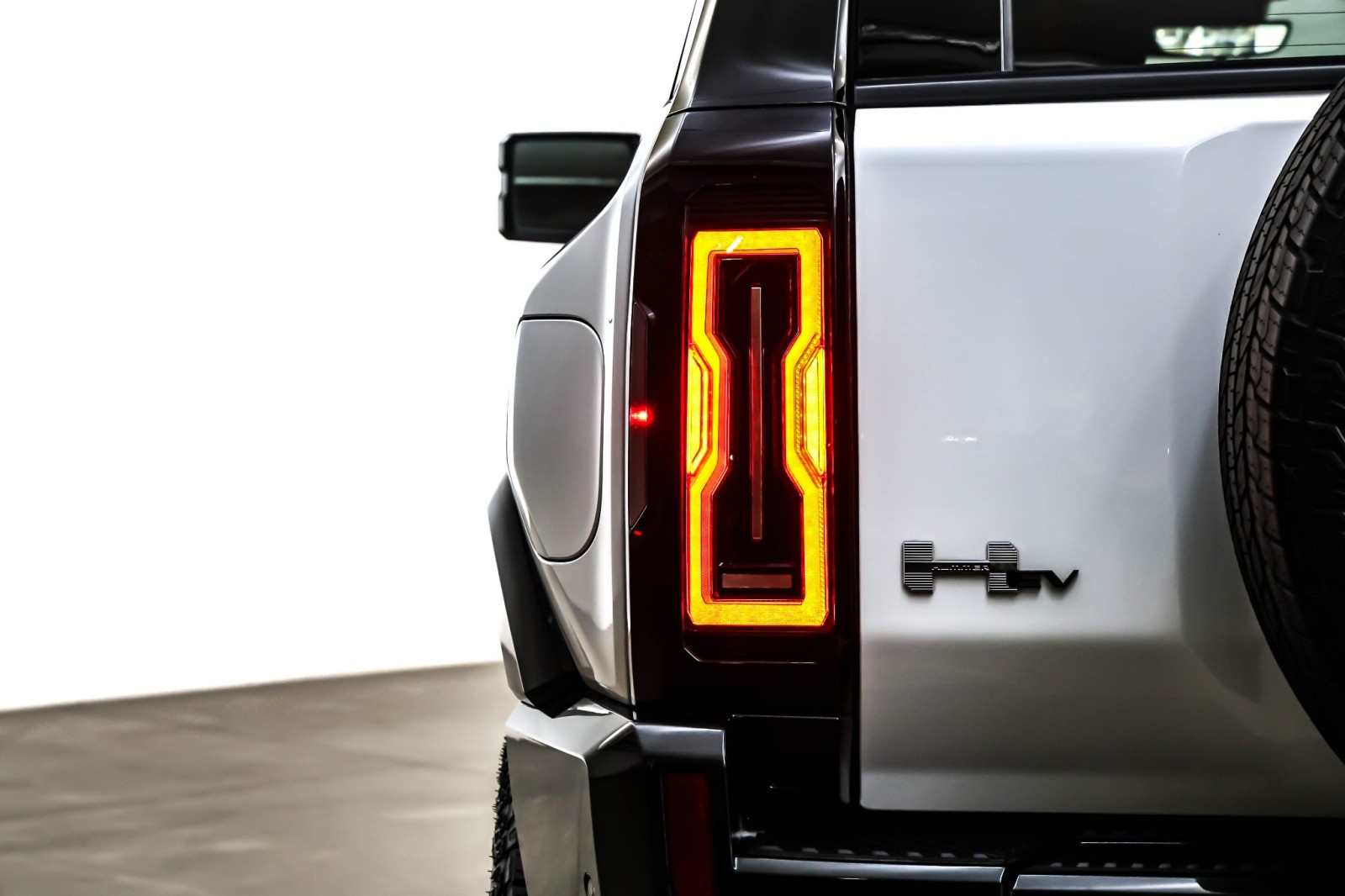 Used 2025 Interstellar White GMC e4WD 4dr 3X image 14