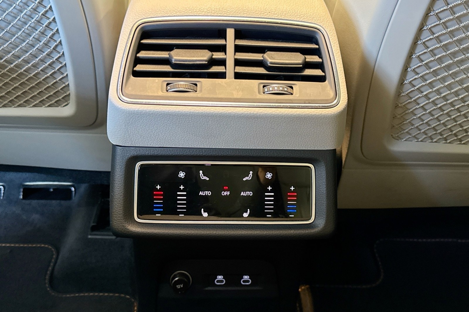 Used 2024 Daytona Gray Pearl Effect Audi Prestige image 24