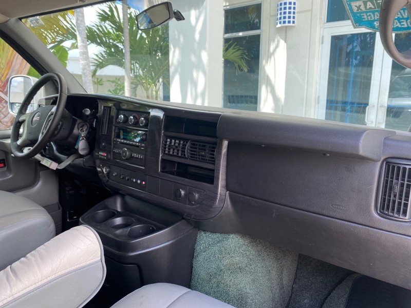 2013 GMC SAVANA HI TOP CONVERSION HANDICAP LIFT LOW MILES 24,857 in , 