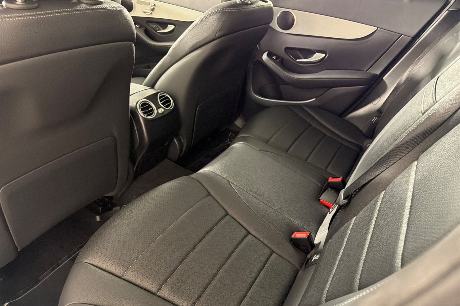 Used 2022 Black Mercedes-Benz GLC 300 SUV image 11