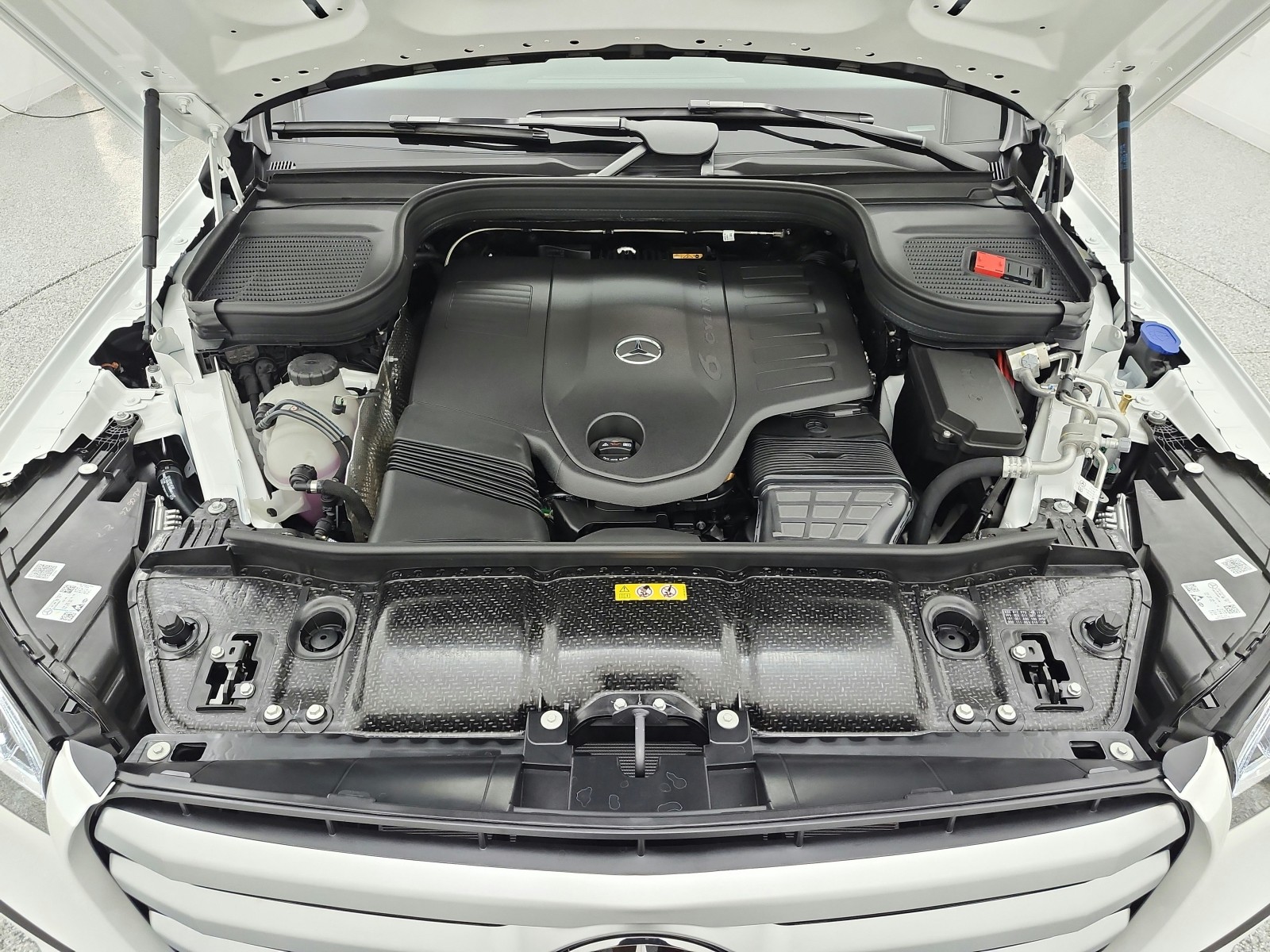 New 2026 Polar White Mercedes-Benz GLS 450 4MATIC® SUV image 12
