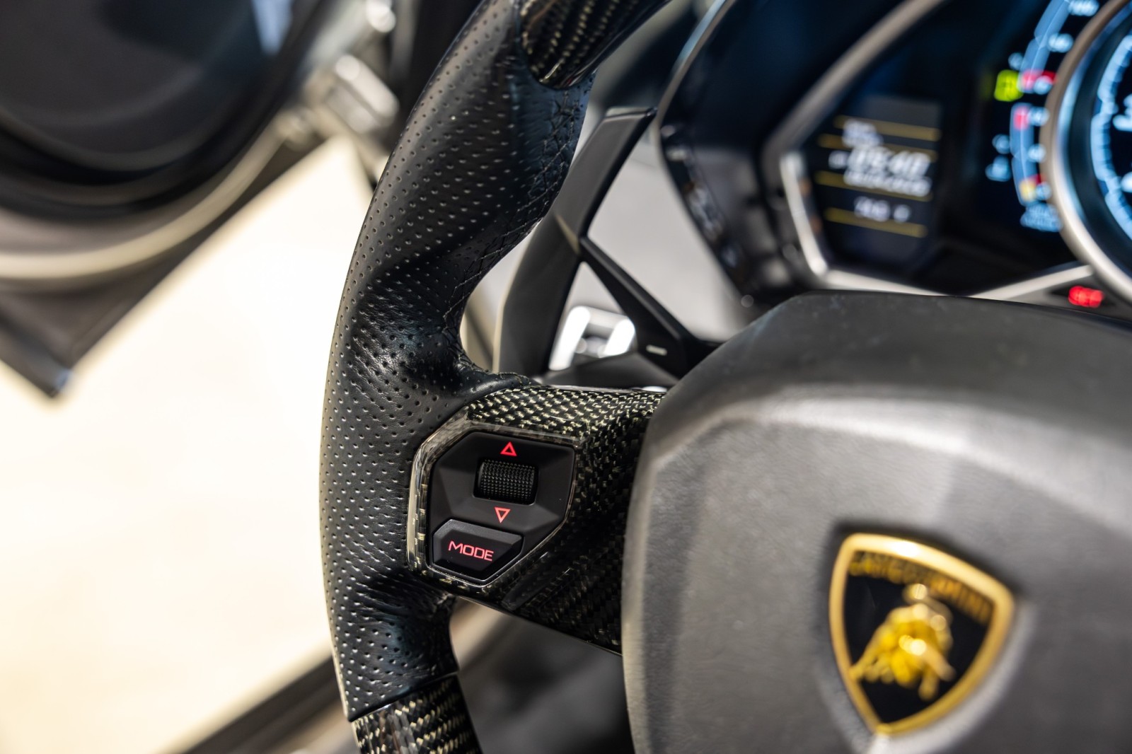 Used Car 2014 Lamborghini Aventador  Roadster - Grigio Antares Metallic - Transparent Engine Bonnet - Sensonum Sound System For Sale Under $440,000 In Boerne, Texas
