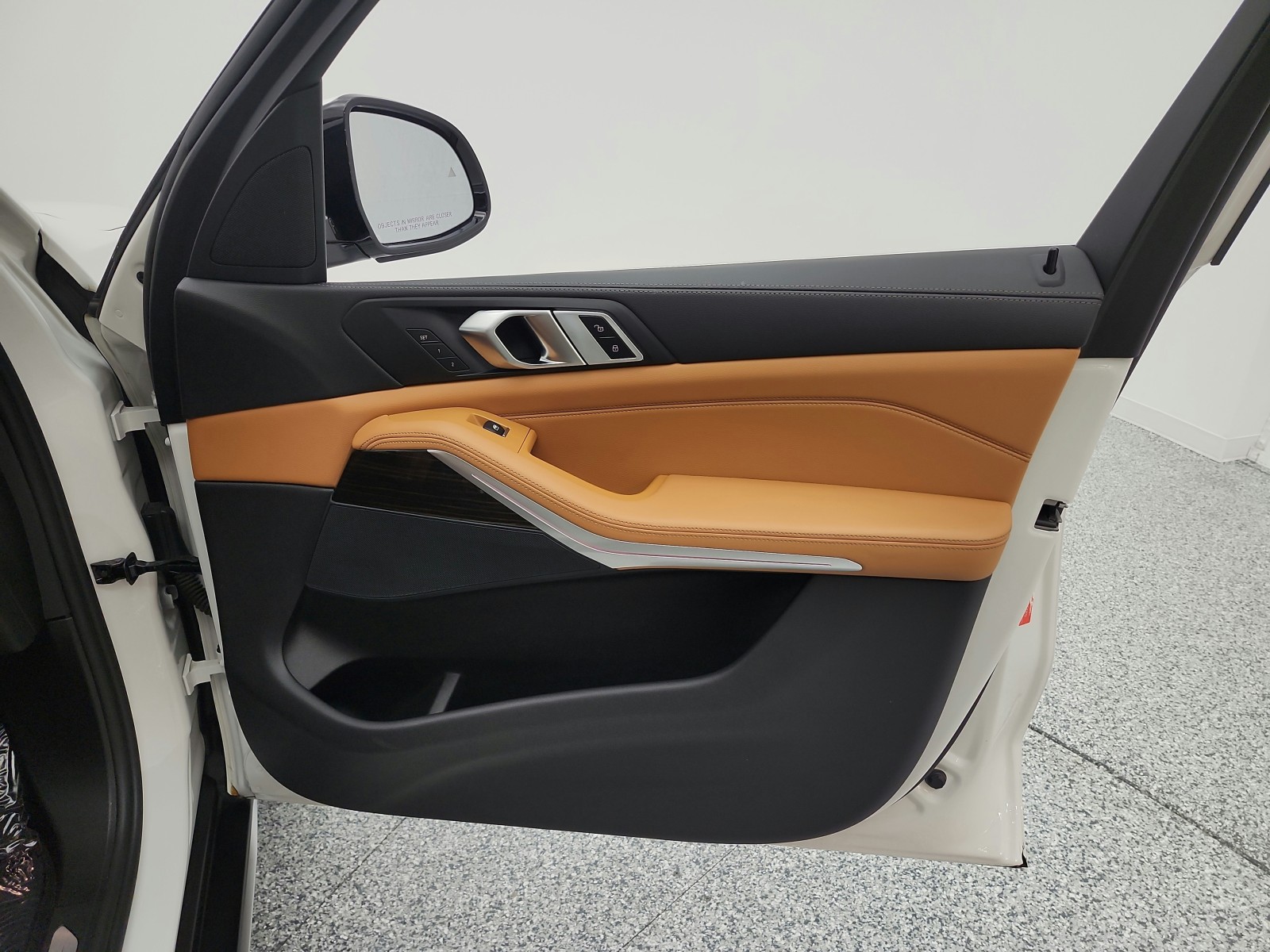 Used 2019 Mineral White Metallic BMW xDrive40i Sports Activity Vehicle image 26