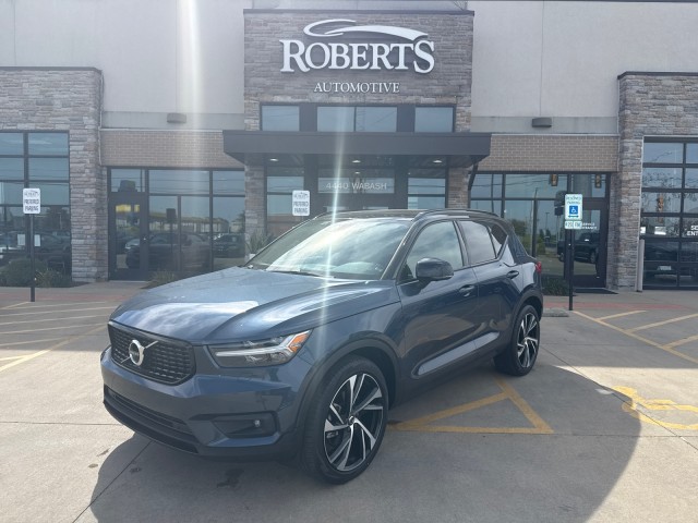 2022 Volvo XC40 T5 R-Design