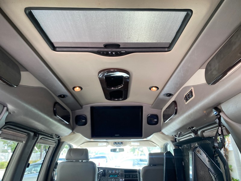 2013 GMC SAVANA HI TOP CONVERSION HANDICAP LIFT LOW MILES 24,857 in , 