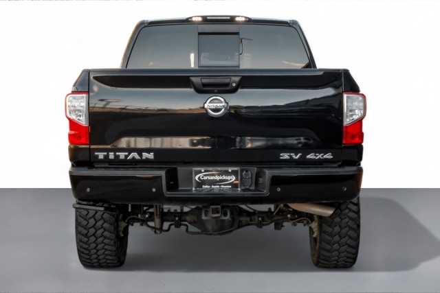 2021 Nissan Titan SV 8