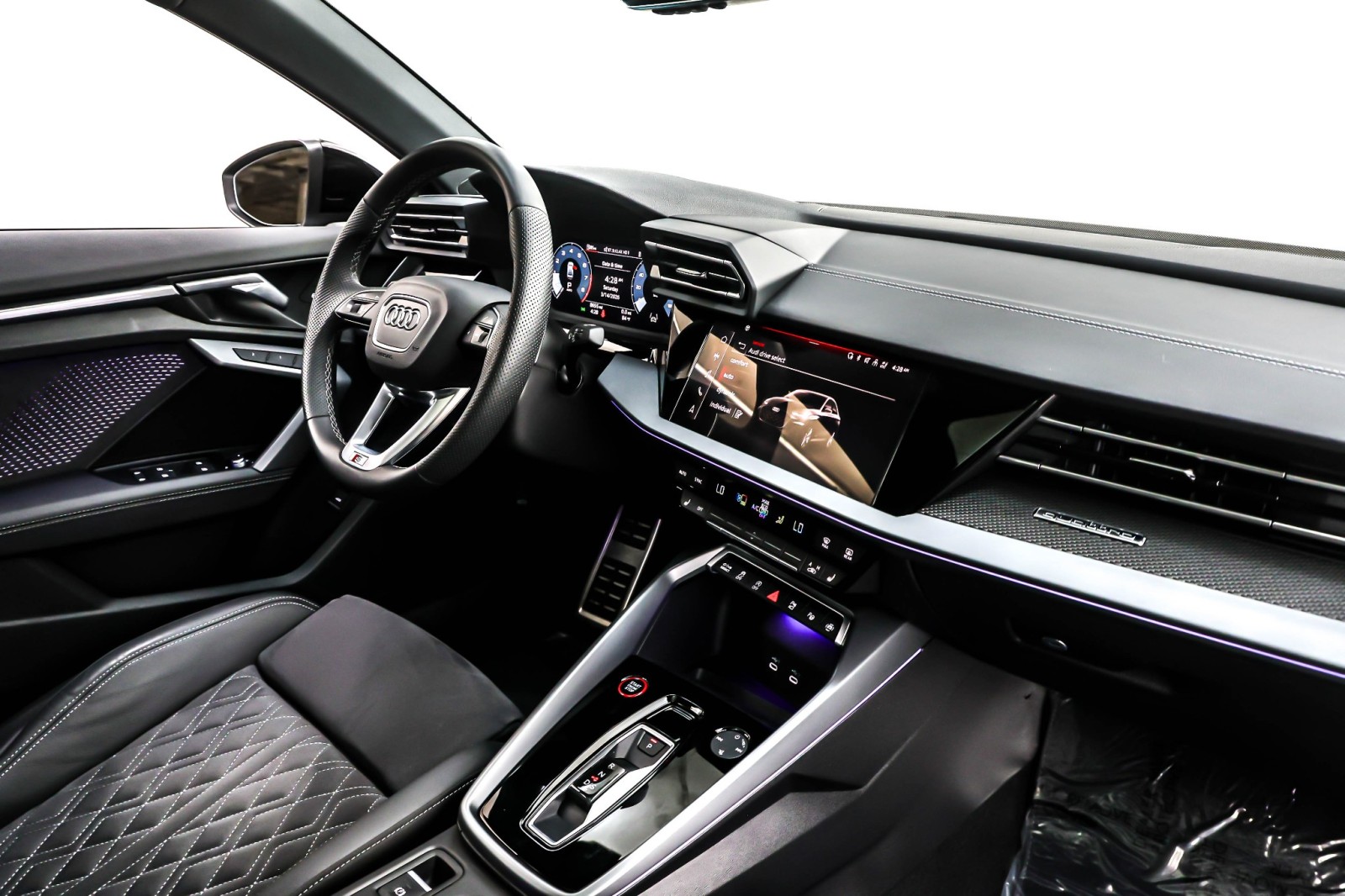 Used 2025 Glacier White Metallic Audi Premium Plus 2.0 TFSI quattro image 16