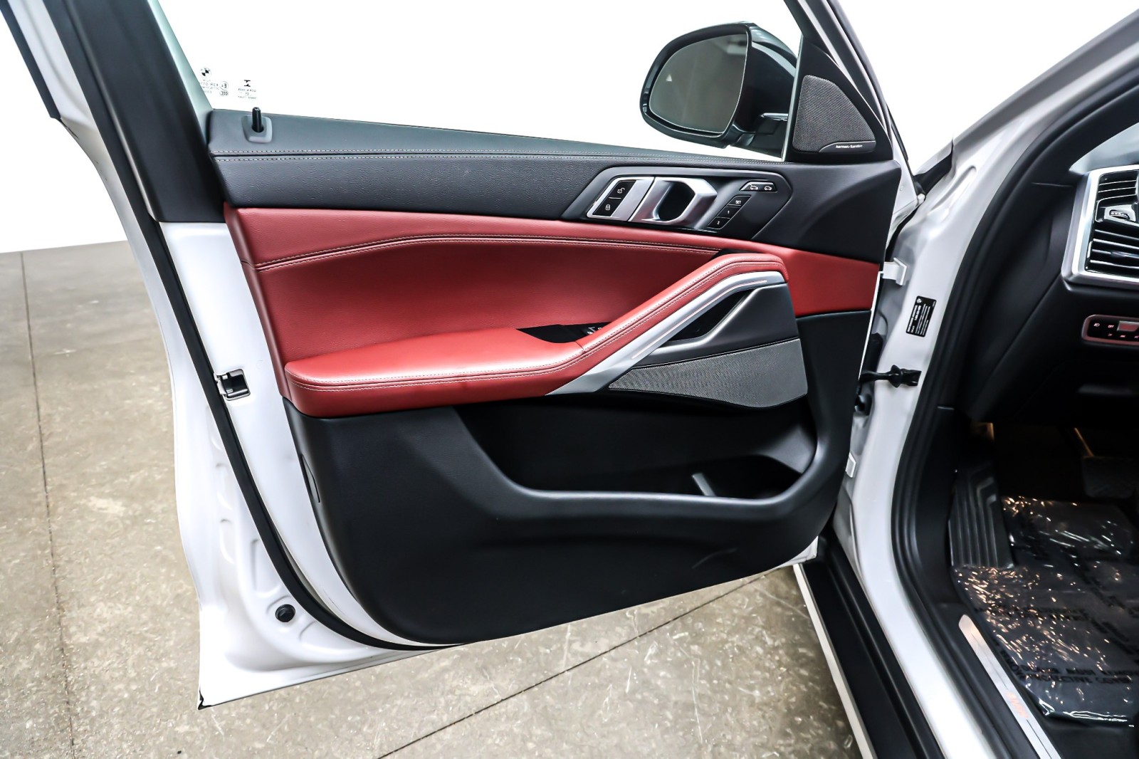 Used 2021 Mineral White Metallic BMW xDrive40i Sports Activity Coupe image 21