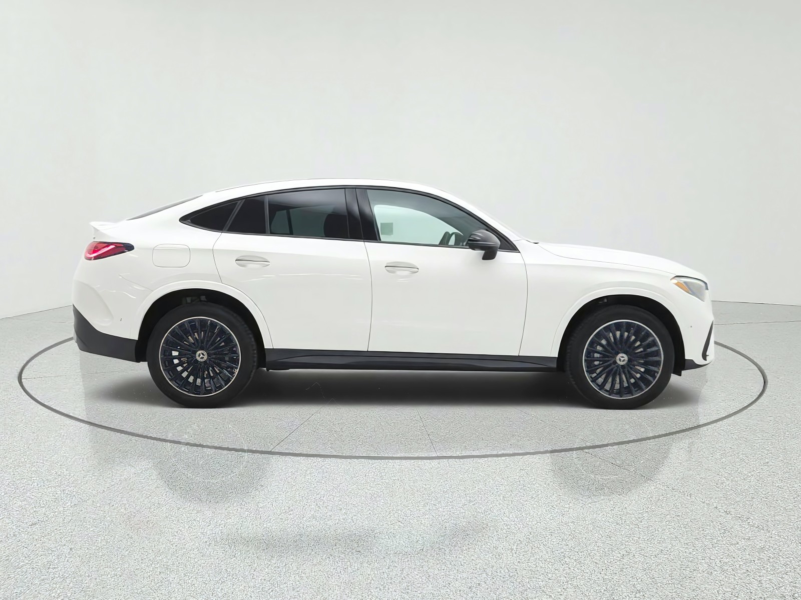 New 2027 Polar White Mercedes-Benz GLC 300 4MATIC® Coupe image 4