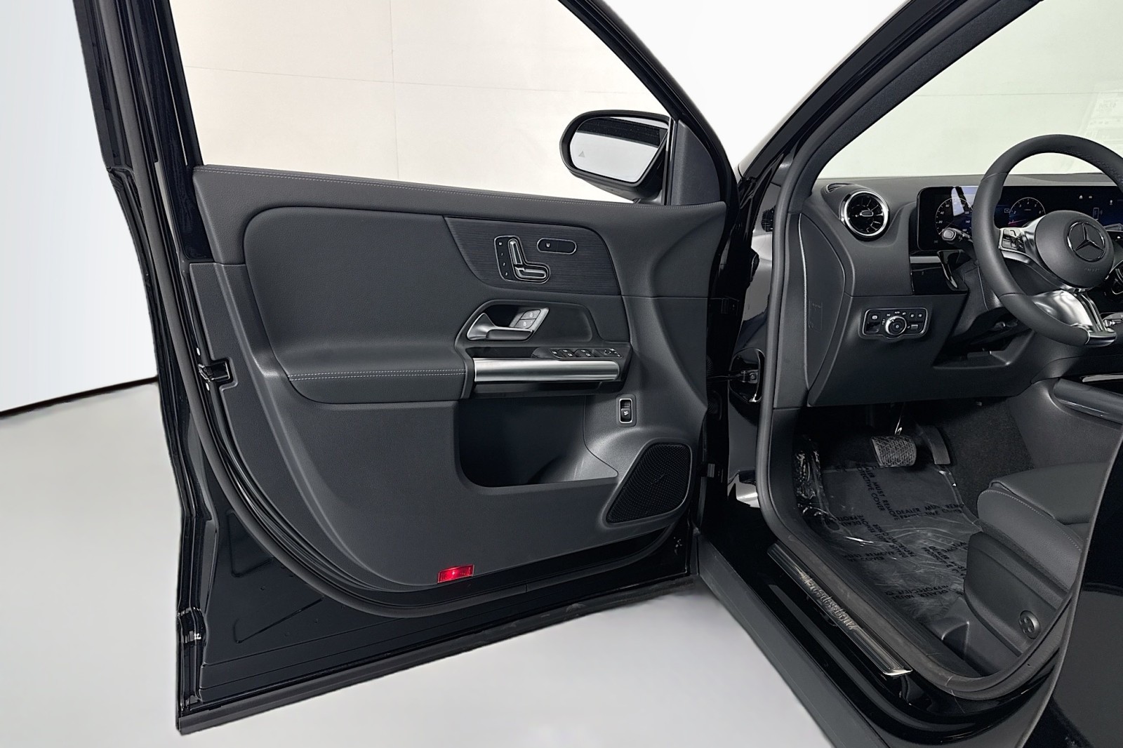 New 2026 Night Black Mercedes-Benz GLA 250 SUV image 20