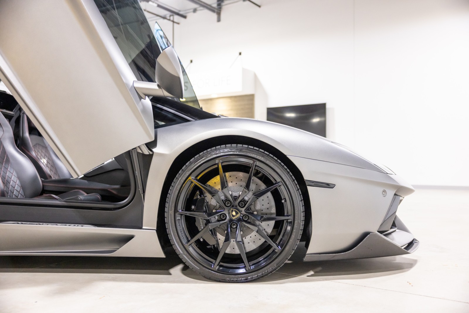 2015 Lamborghini Aventador Roadster LP 700-4 photo 41