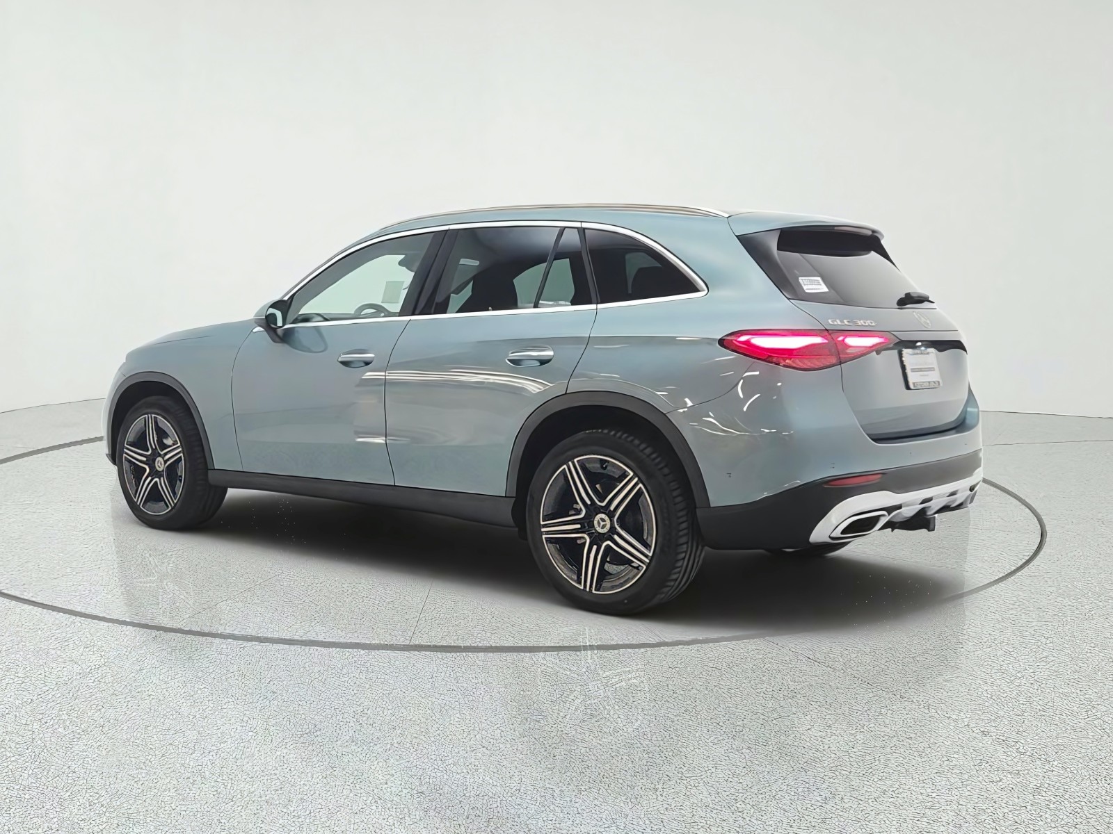 New 2027 Verde Silver Metallic Mercedes-Benz GLC 300 SUV image 7
