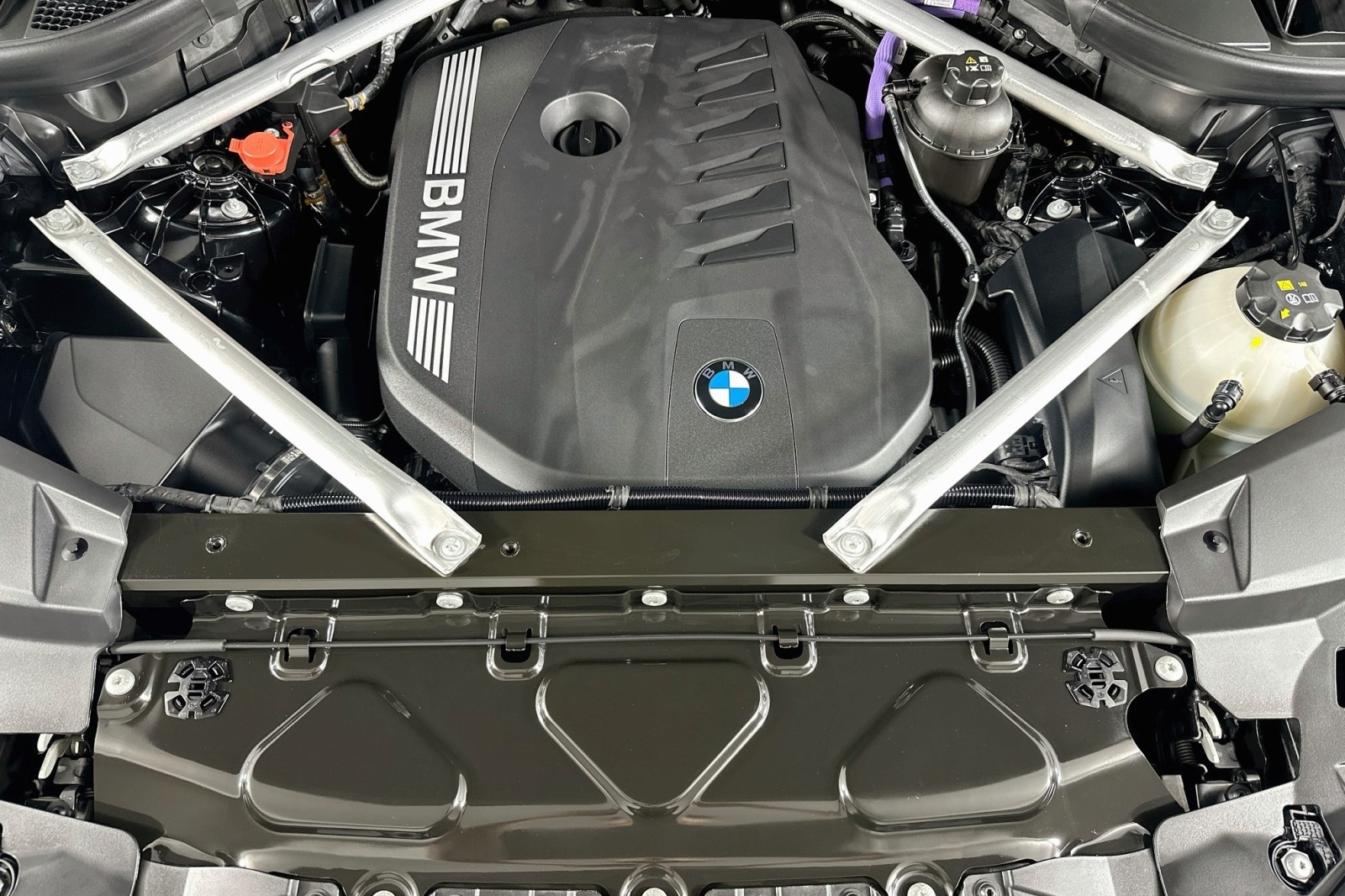 Used 2025 Black Sapphire Metallic BMW sDrive40i image 12