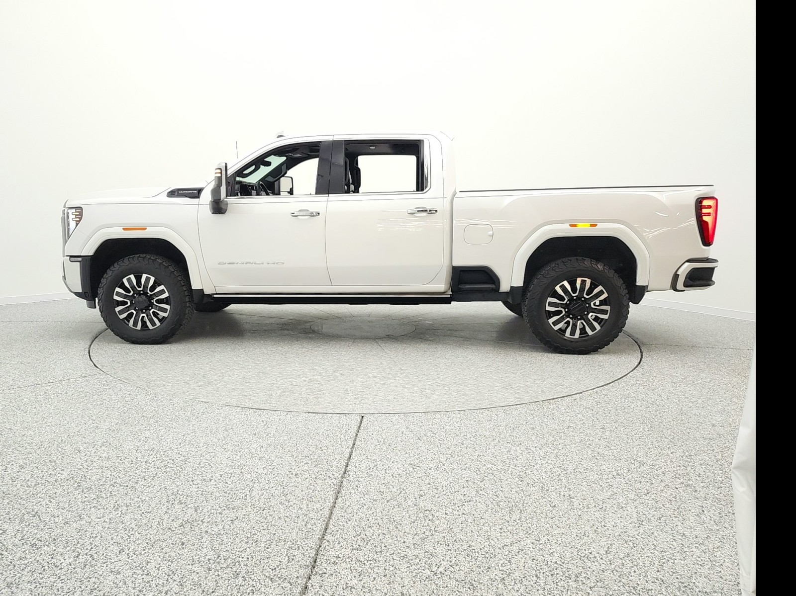 Used 2024 White Frost Tricoat GMC 4WD Crew Cab 159 Denali Ultimate image 8