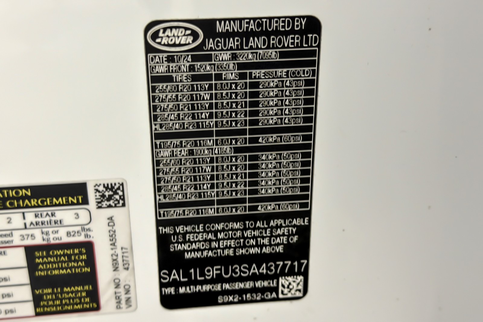 Used 2025 Fuji White Land Rover P400 Dynamic SE image 28