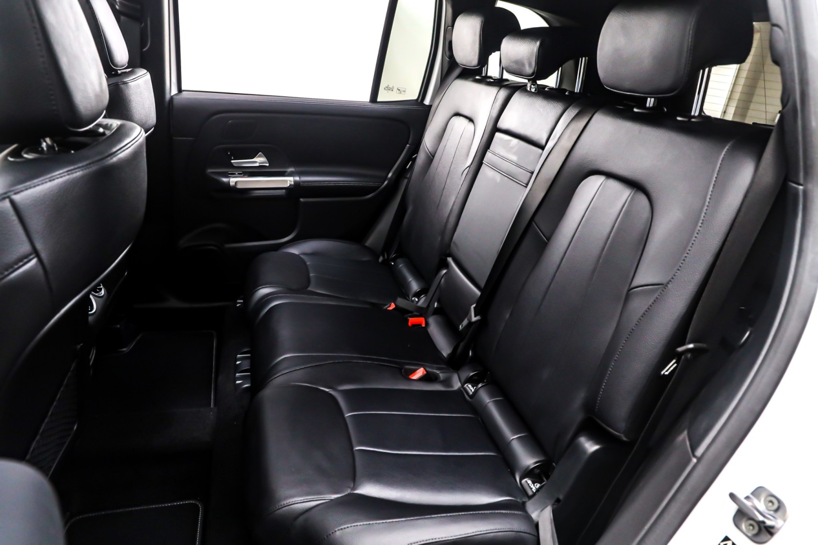 New 2026 Polar White Mercedes-Benz GLB 250 image 8