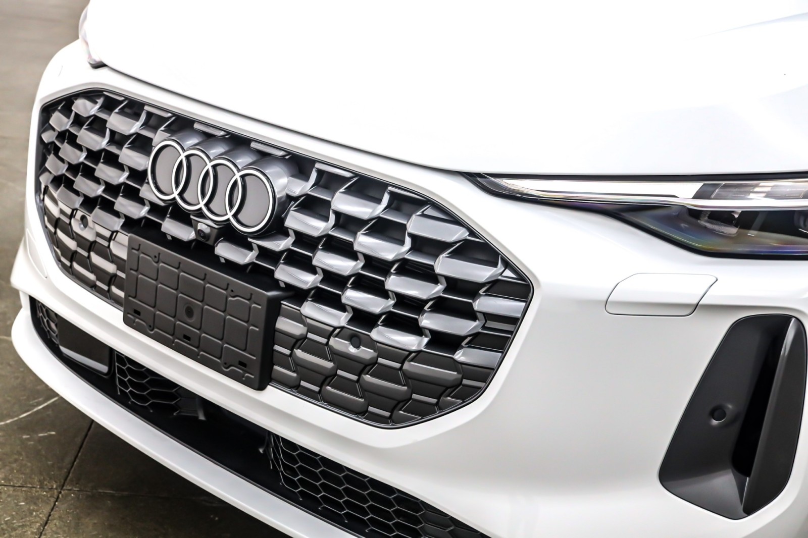 New 2025 Glacier White Metallic Audi Prestige 2.0 TFSI quattro image 13