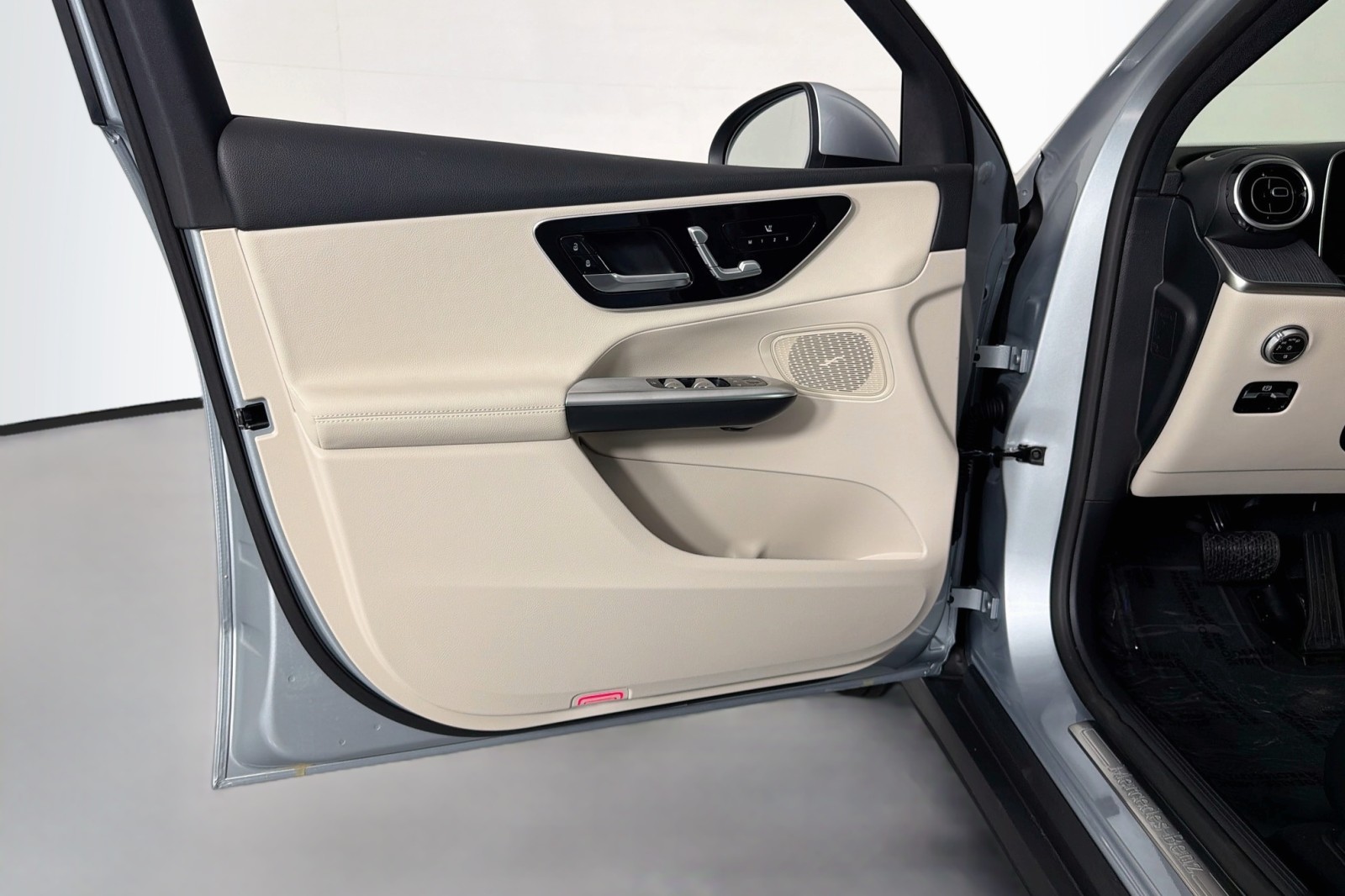 New 2026 Cirrus Silver Metallic Mercedes-Benz GLC 300 SUV image 20