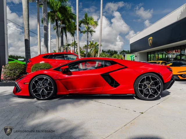 Lamborghini Revuelto