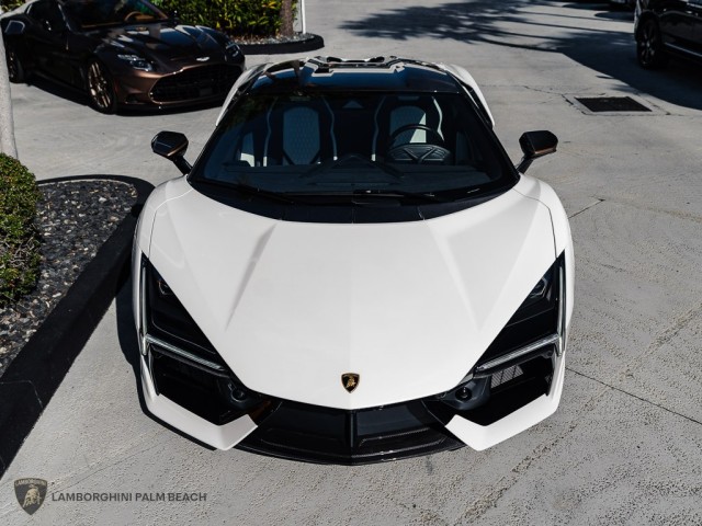 Lamborghini Revuelto