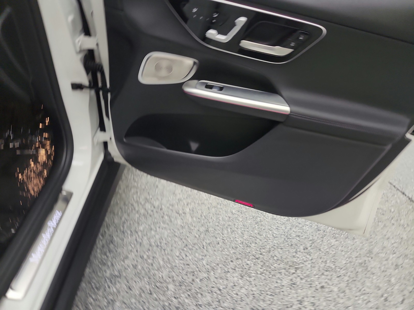 Certified Used 2025 Polar White Mercedes-Benz GLC 300 SUV image 22