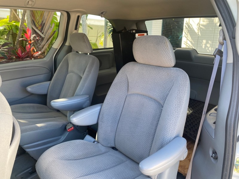 2006 Dodge Caravan SXT LOW MILES 28,367 1 OWNER HANDICAP LIFT in , 