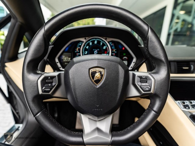 Lamborghini Aventador