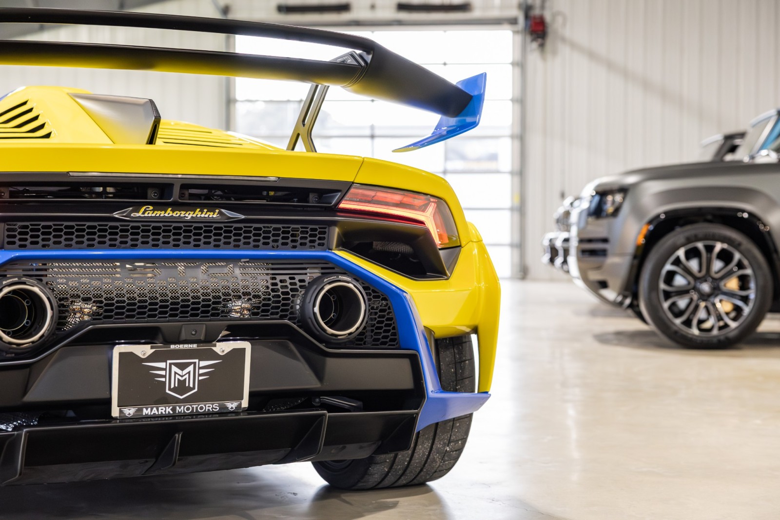 Used Car 2022 Lamborghini Huracan Sto  - $14k Giallo Belenus Paint - Sport Seats - Dark Chrome Interior For Sale Under $400,000 In Boerne, Texas