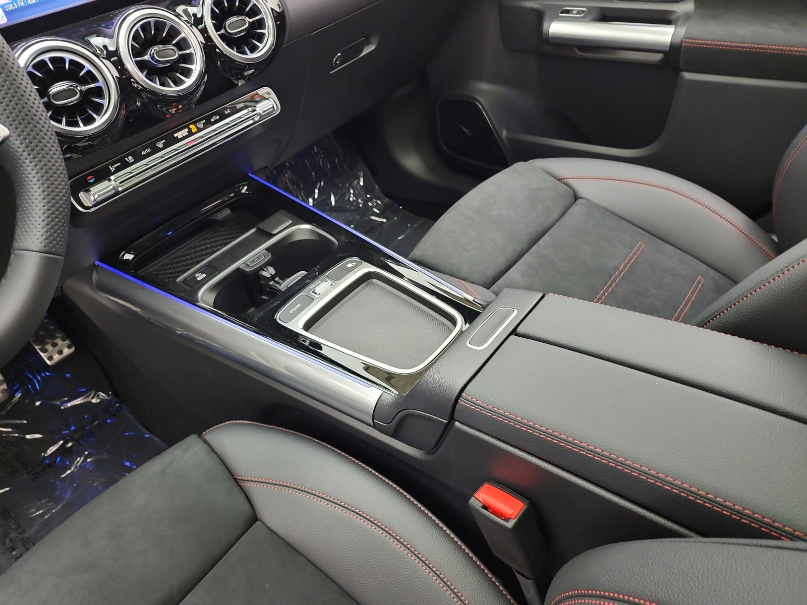 New 2026 Polar White Mercedes-Benz AMG® GLA 35 4MATIC SUV image 18