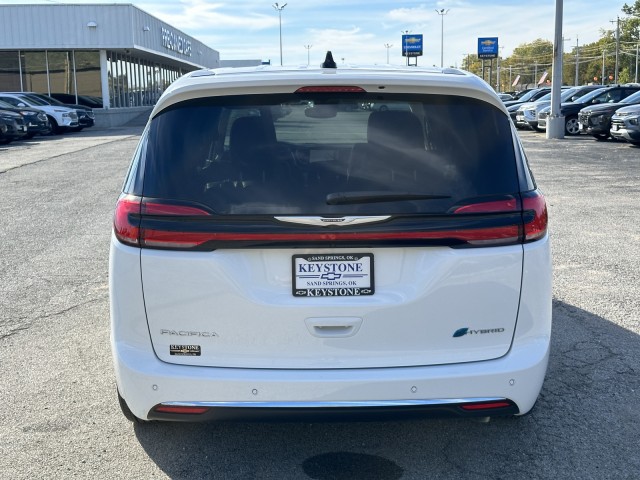 2024 Chrysler Pacifica Hybrid Select 4