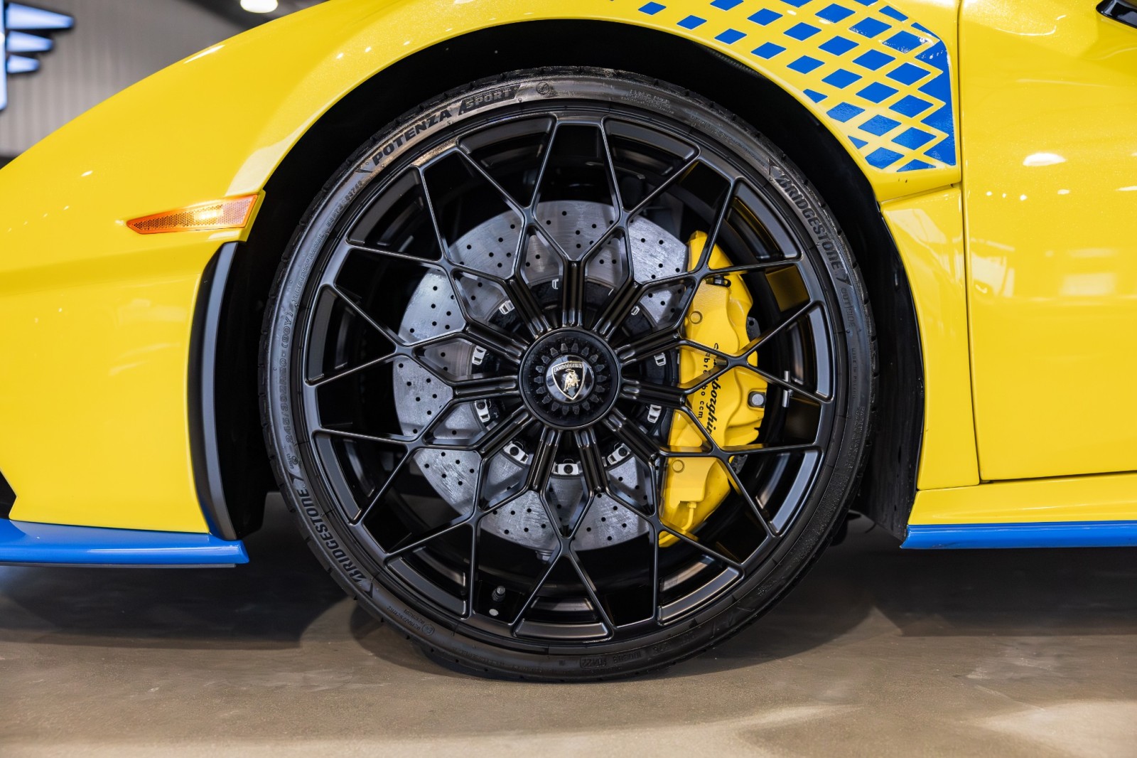 Used Car 2022 Lamborghini Huracan Sto  - $14k Giallo Belenus Paint - Sport Seats - Dark Chrome Interior For Sale Under $400,000 In Boerne, Texas