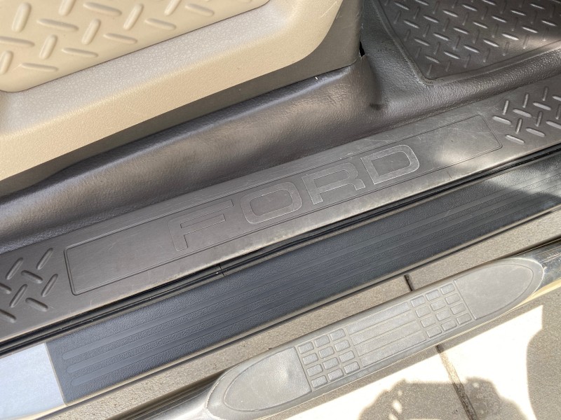 2010 Ford F-150 4 DR CREW XL LOW MILES 34,625 in , 